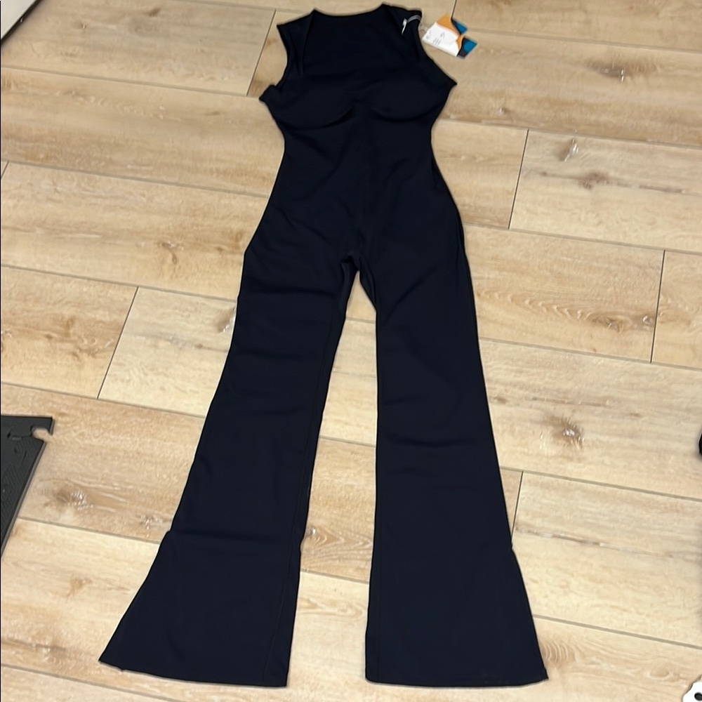 Chic Black Sleeveless Jumpsuit